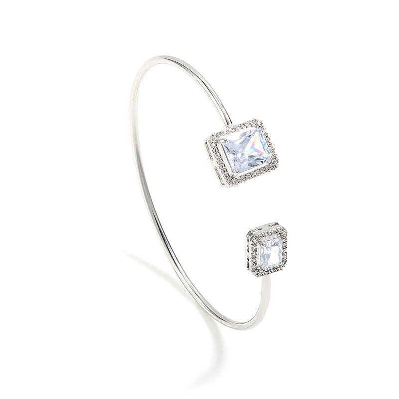 Elegant Women's Bracelet – High-Quality Water Drop Design with Inlaid Square Diamonds